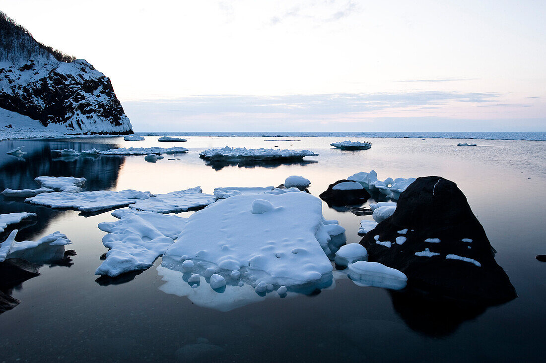 Eisschollen auf dem Pazifik, Hokkaido, Japan, Asien