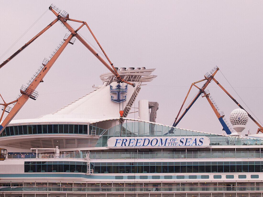 Kreuzfahrtschiff Freedom of the Seas in der Werft, Hansestadt Hamburg, Deutschland
