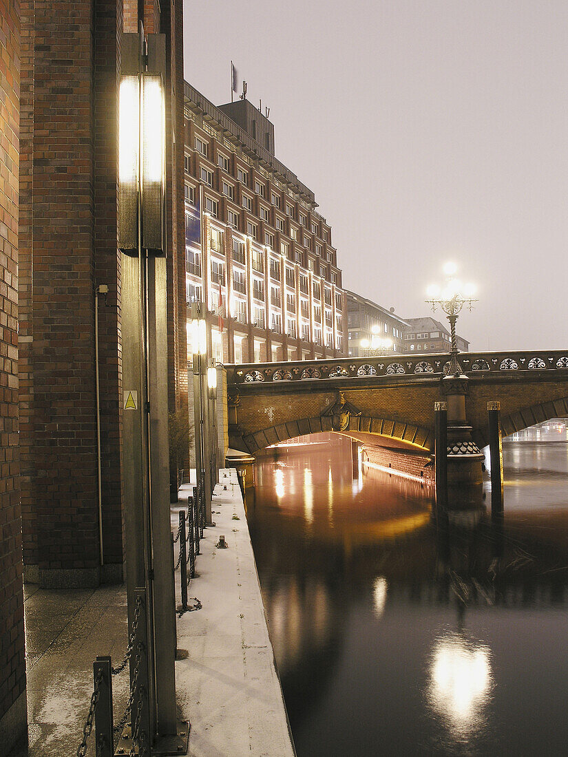 Hotel Steigenberger and Heiligengeist Bridge in the evening, Hamburg, Germany