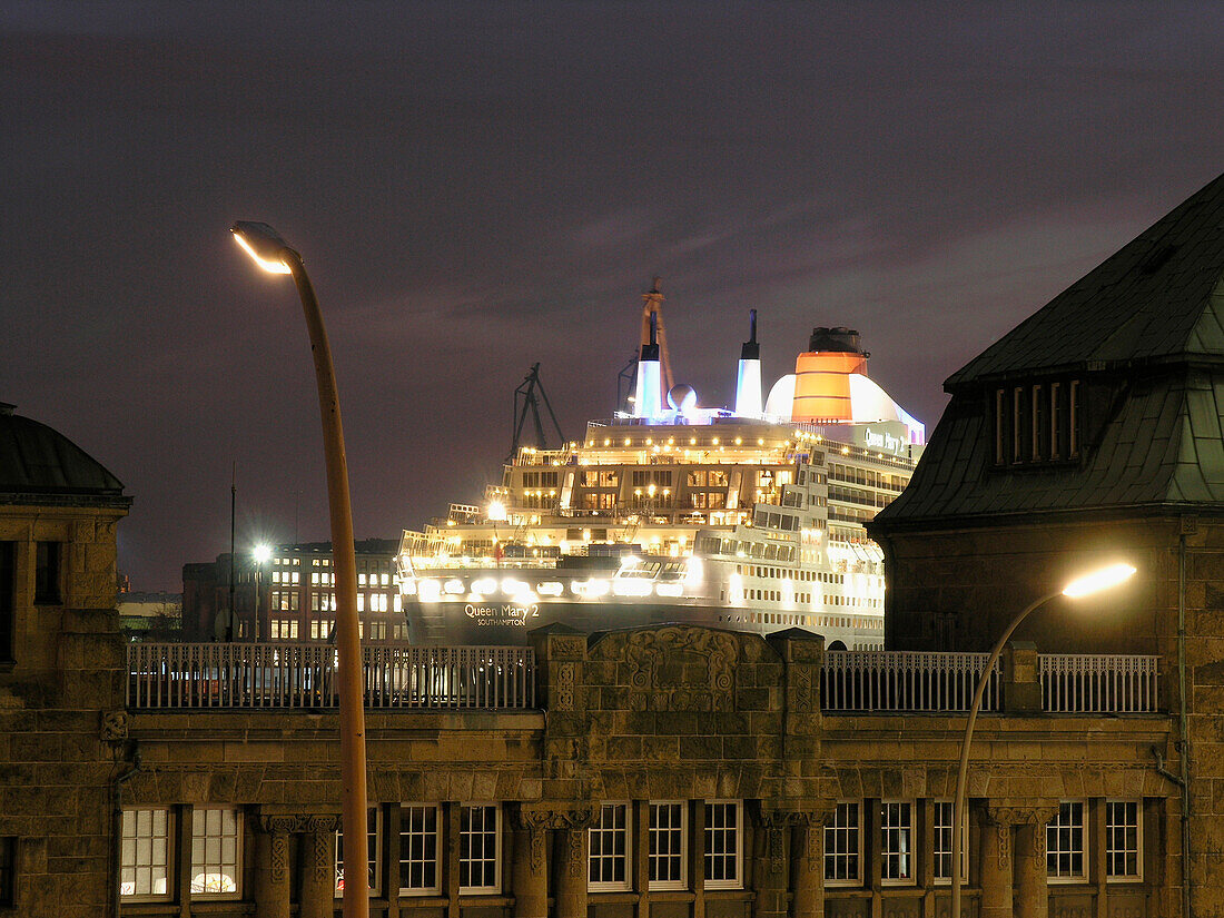 Queen Mary 2 in der Werft, Hansestadt Hamburg, Deutschland