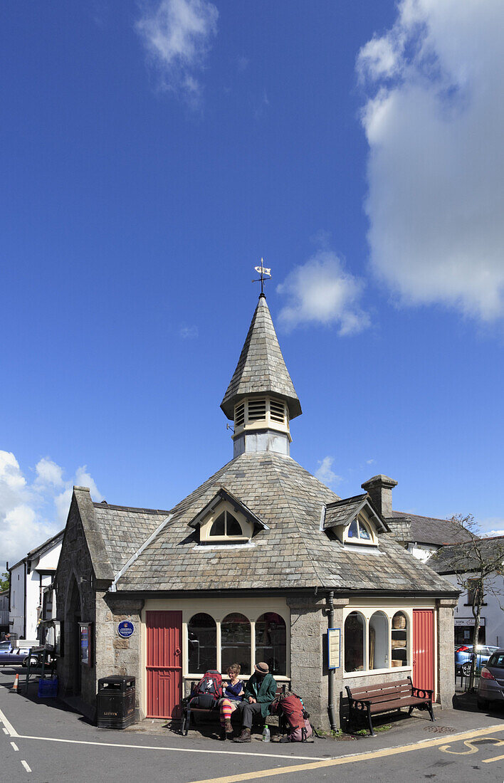 Gebäude an einer Ecke, Chagford, Dartmoor, Devon, England, Großbritannien