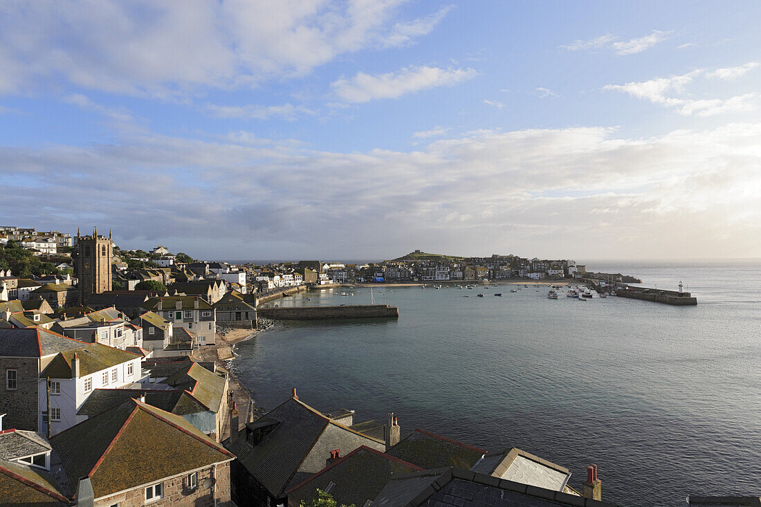 Blick über den Hafen, St. Ives, Cornwall, England, Großbritannien