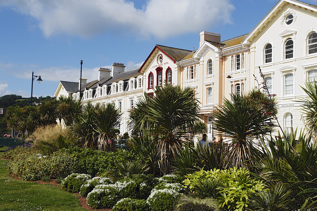 Weiße Gebäude, Teignmouth, Devon, England, Großbritannien