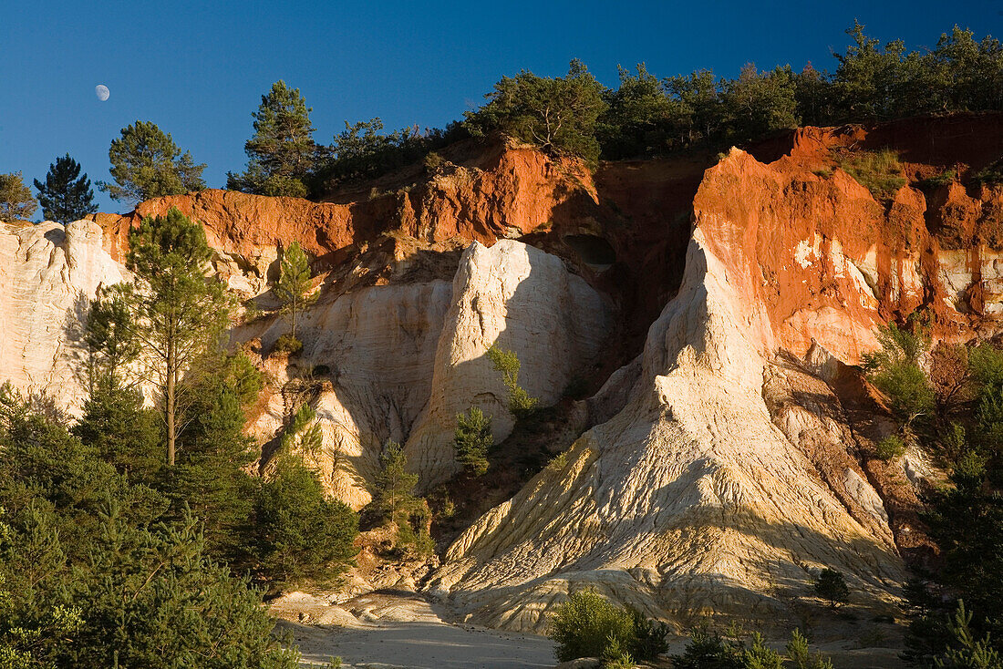 Colorado Provencal, rocks of ochre under a blue sky, Rustrel, Vaucluse, Provence, France