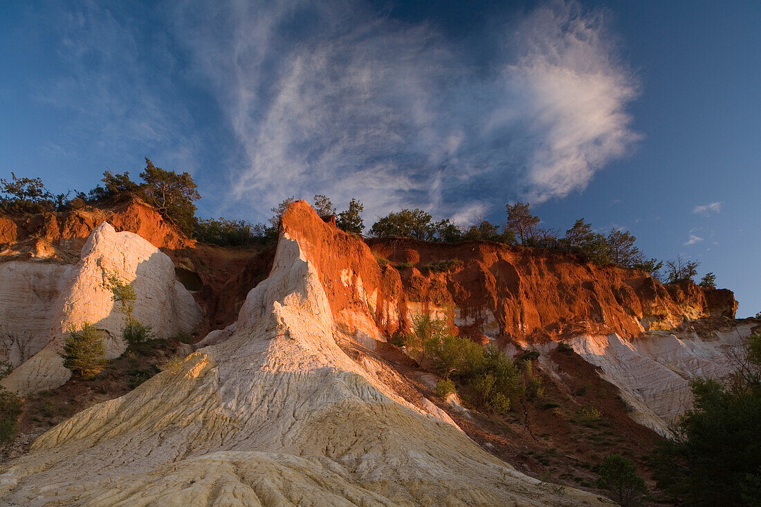 Colorado Provencal, rocks of ochre under a blue sky, Rustrel, Vaucluse, Provence, France