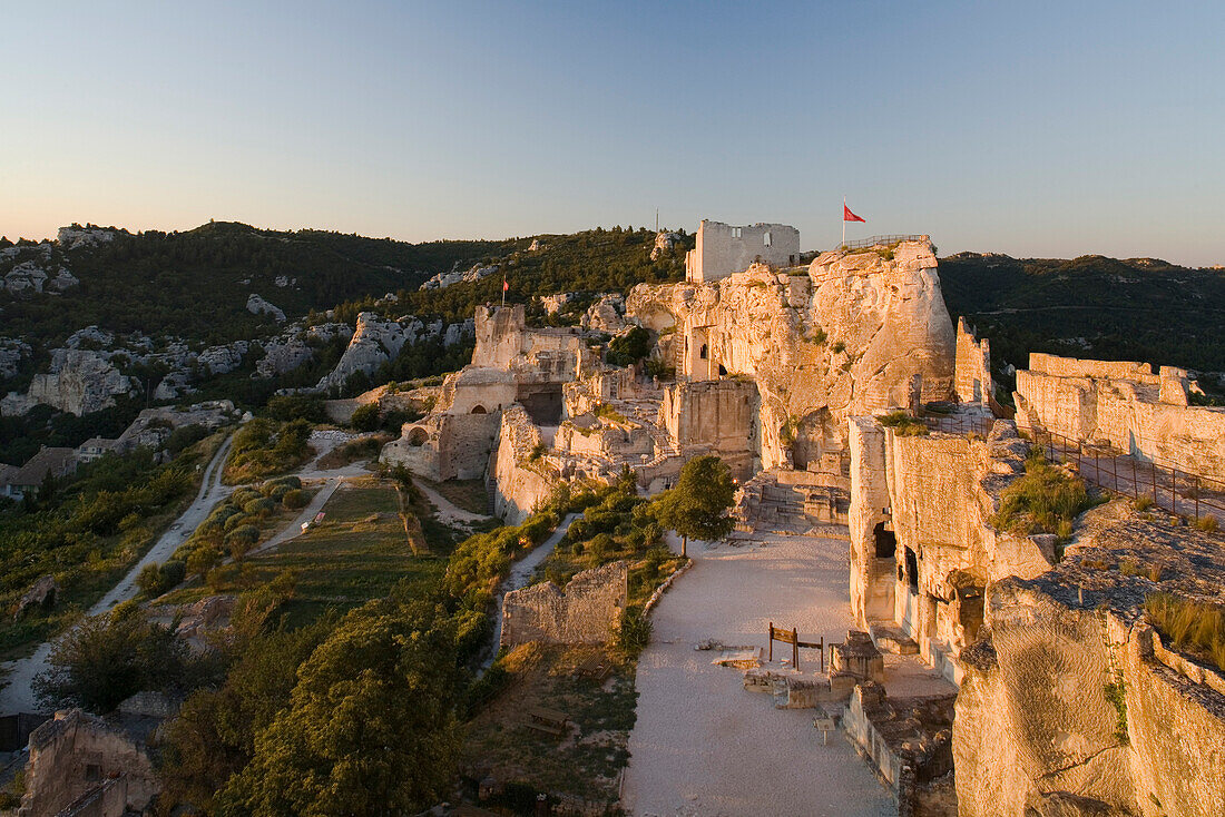 Die Felsenfestung im Abendlicht, Les-Baux-de-Provence, Vaucluse, Provence, Frankreich