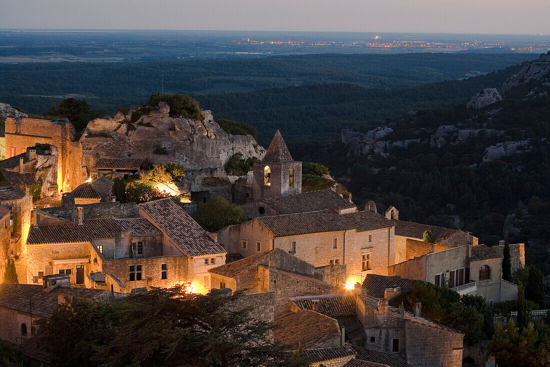 Das alte Dorf Les-Baux-de-Provence am Abend, Vaucluse, Provence, Frankreich