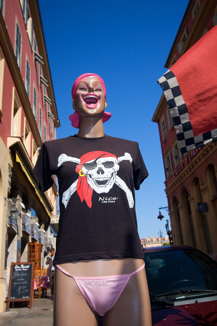 Nizza Schaufensterpuppe mit Monaco Slip und Piratenshirt