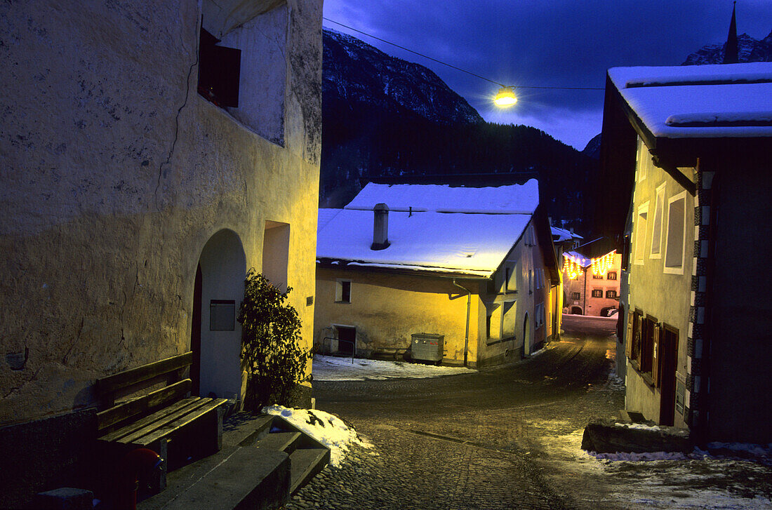 Strassenzug in der Altstadt von Schuls, Unterengadin, Engadin, Schweiz