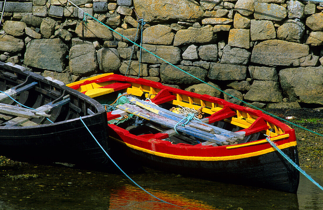 Europe, Great Britain, Ireland, Co. Galway, Connemara, rowing boats at the pier in Roundstone
