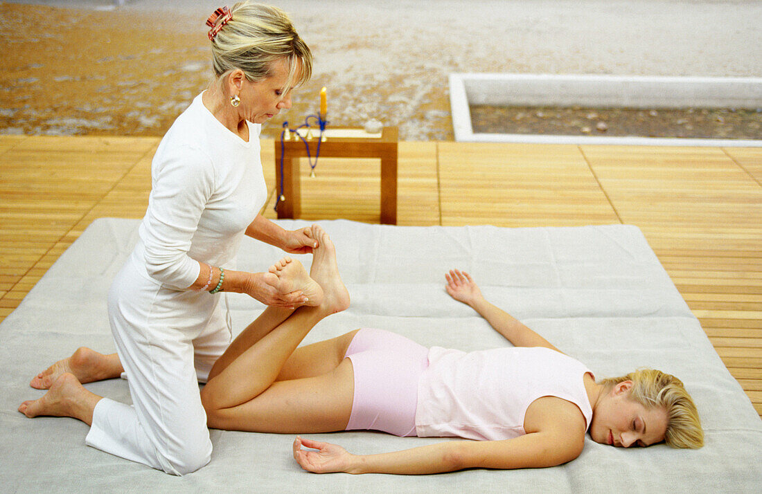 Frau bei der Massage