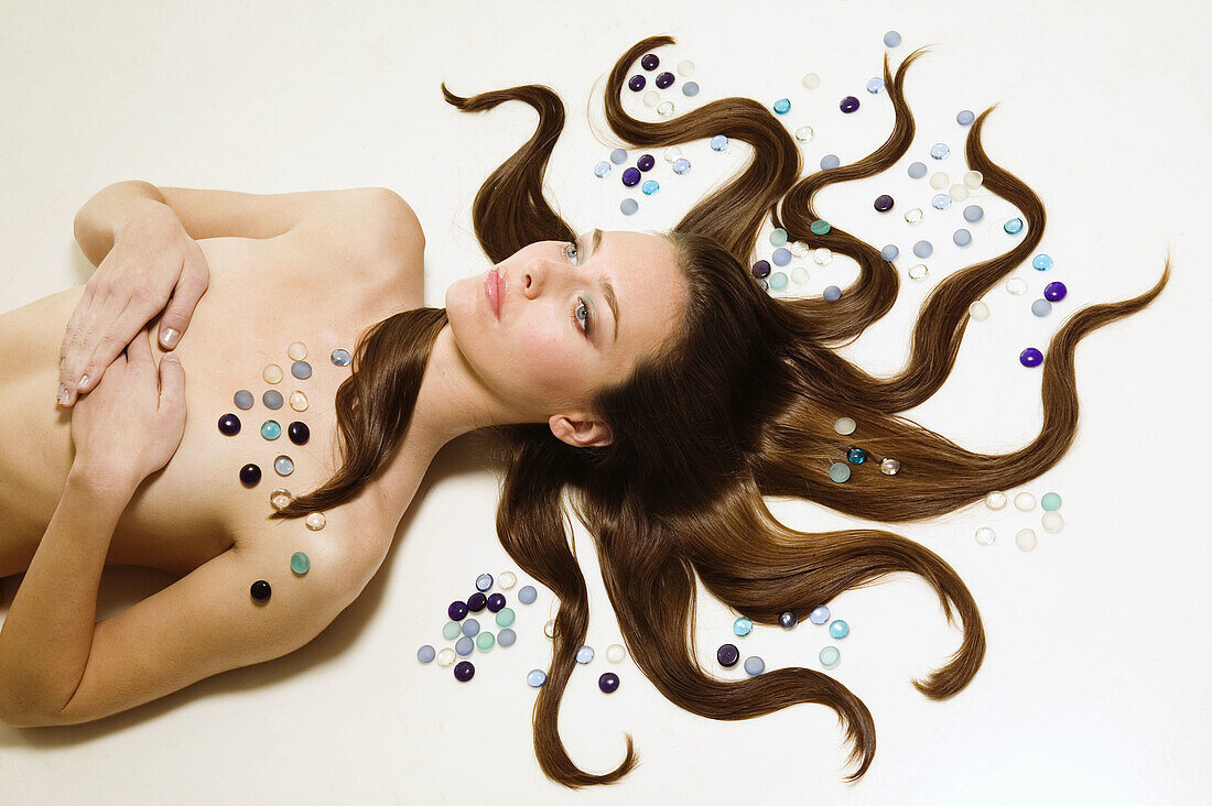 Frau mit künstlerisch gestalteten Haaren