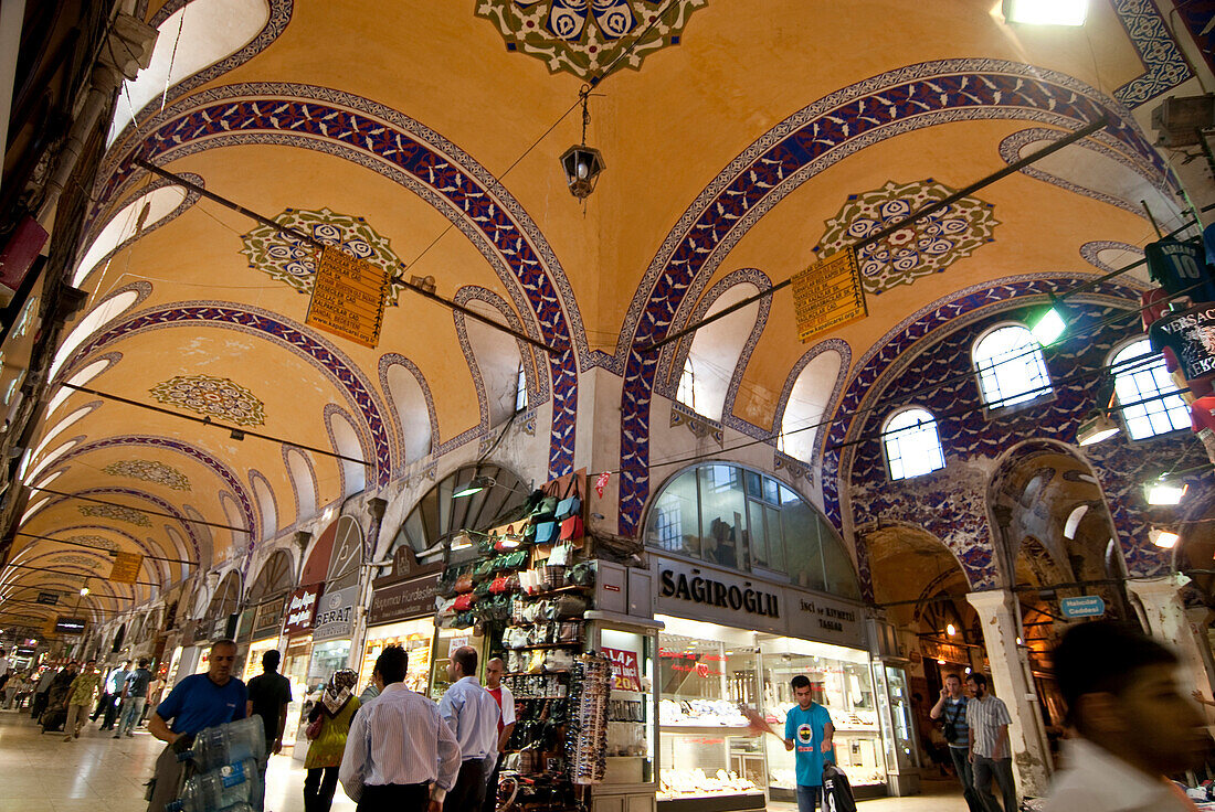 Interior view of the Grand Bazaar, Kapali Carsi, Istanbul, Turkey, Europe