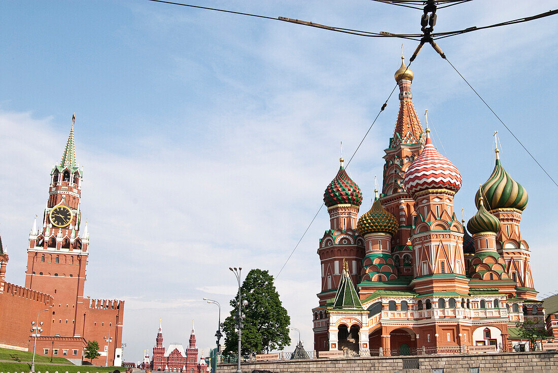 Basilius Kathedrale, Kathedrale des Basilius des Glückseligen, Moskauer Kreml und Spasskaja Turm, Erlöser Turm, Roter Platz, Moskau, Russland