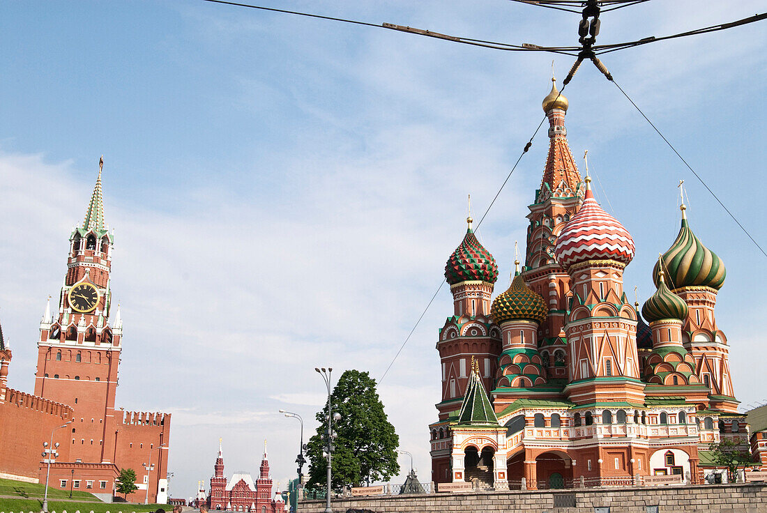 Cathedral of Saint Basil the Blessed, St. Basils Cathedral, Moscow Kremlin and Spasskaya Tower, Saviour Tower, Red Square, Moscow, Russia