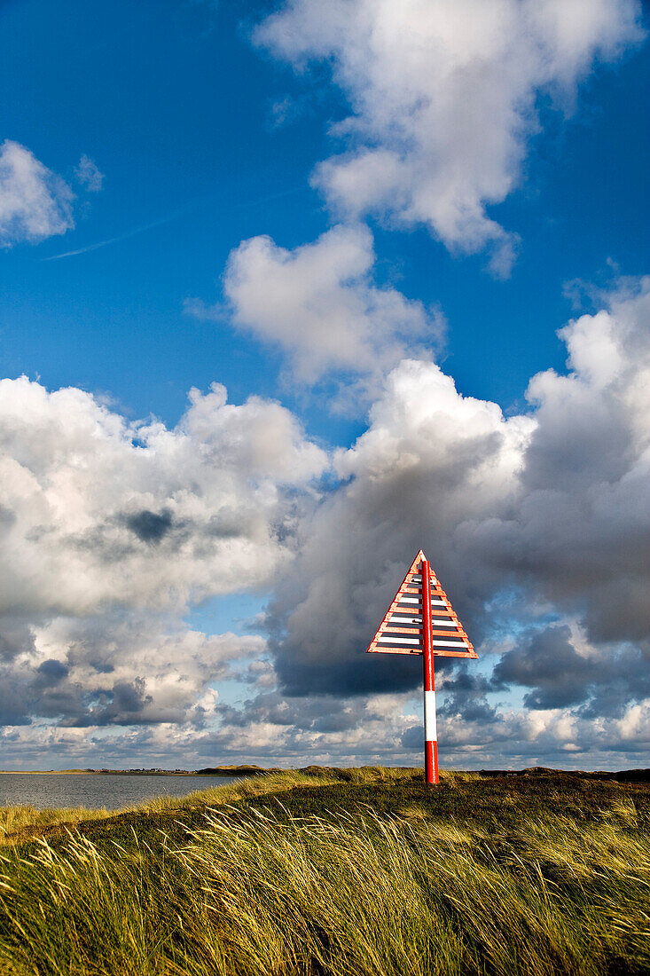 Seezeichen in den Dünen auf dem Lister Ellenbogen, Sylt, Nordfriesland, Schleswig-Holstein, Deutschland