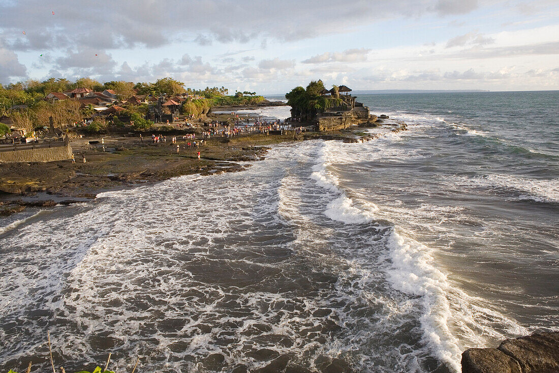 Hindu Meerestempel Pura Tanah Lot an der Südwestküste von Bali, Indonesien