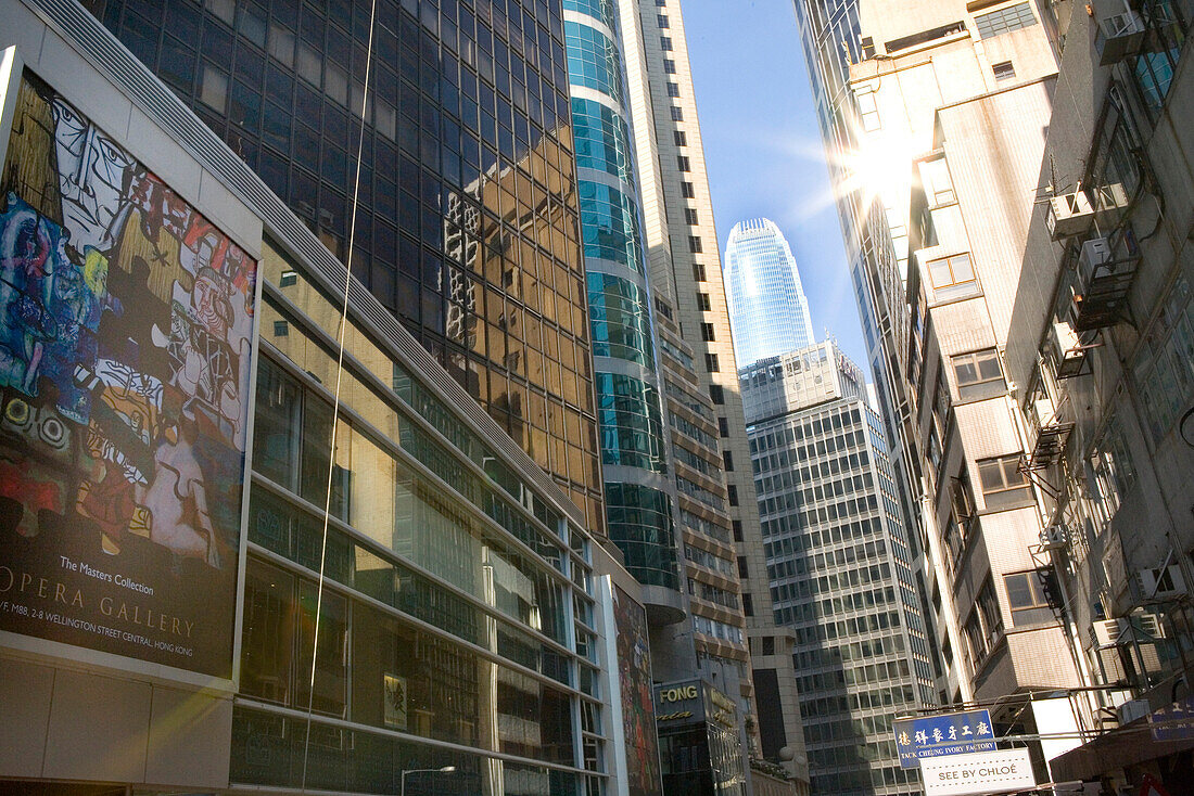 Blick auf die Hochhäuser in der Wyndham Street in Chung Wan, Central District, Hong Kong Island, Hong Kong, China, Asien