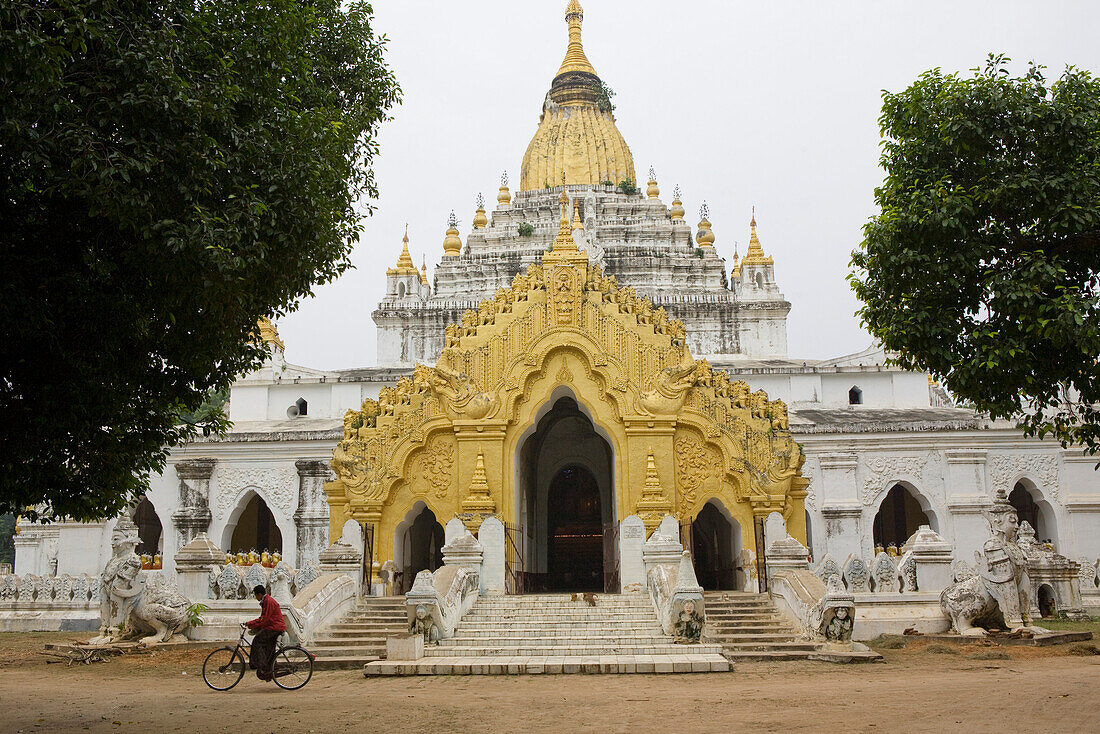 Pagode am Taungthaman See in Amarapura bei Mandalay, Myanmar, Burma