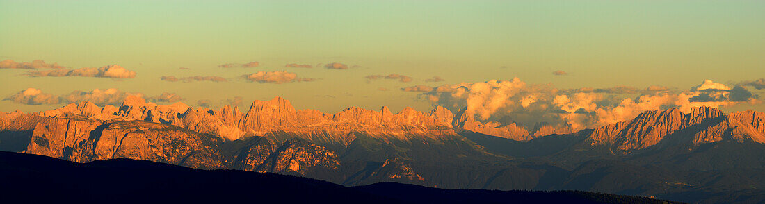 panorama Dolomites with Schlern, Kesselkogel, Rosengartenspitze, Rotwand, Palagruppe and Latemar, Oberkaser, Texelgruppe range, South Tyrol, Italy