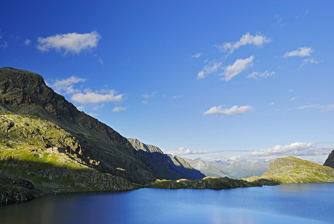 Lake Wangenitzsee and alpine lodge Wangenitzseehuette, National Park Hohe Tauern, Carinthia, Austria