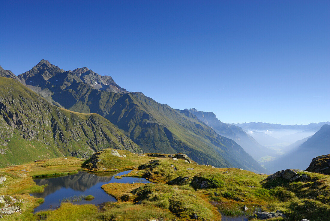 kleiner See mit Habicht im Hintergrund, Nebel im Gschnitztal, Stubaier Alpen, Stubai, Tirol, Österreich