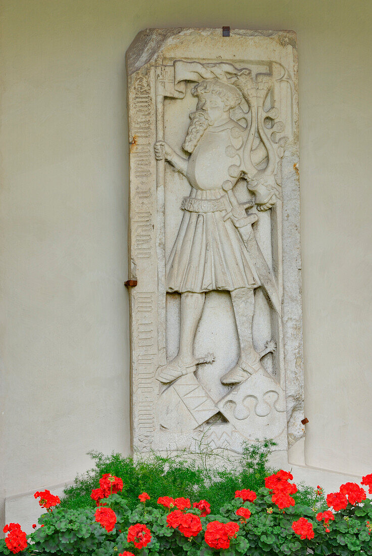 Grabplatte mit Blumenschmuck, Oswald von Wolkenstein, Dichter, Dom in Brixen, Brixen, Eisacktal, Südtirol, Italien