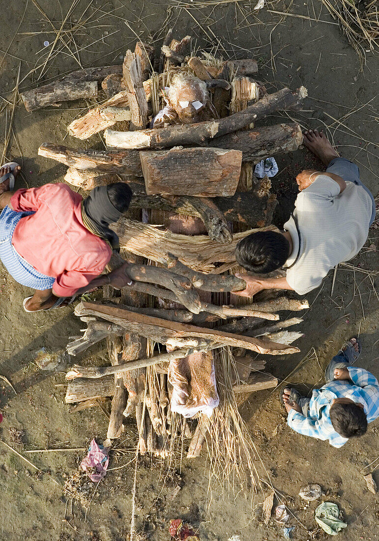 Cremation ritual, Allahabad. Uttar Pradesh, India