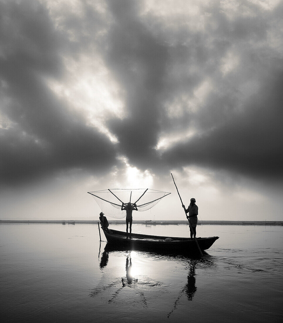 Fishermen, Allahabad. Uttar Pradesh, India