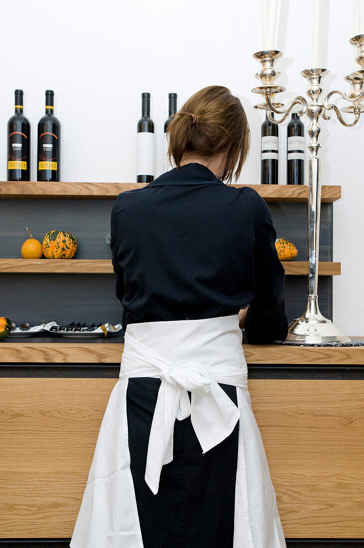 Bedienung in Restaurant Hollman Salon, Wien, Österreich