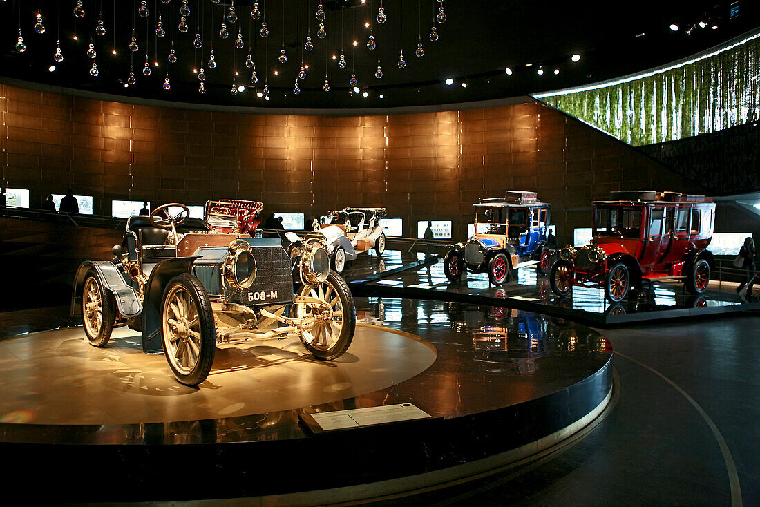 Oldtimer im Mercedes-Benz Museum in Bad Cannstadt, Stuttgart, Baden-Württemberg, Deutschland
