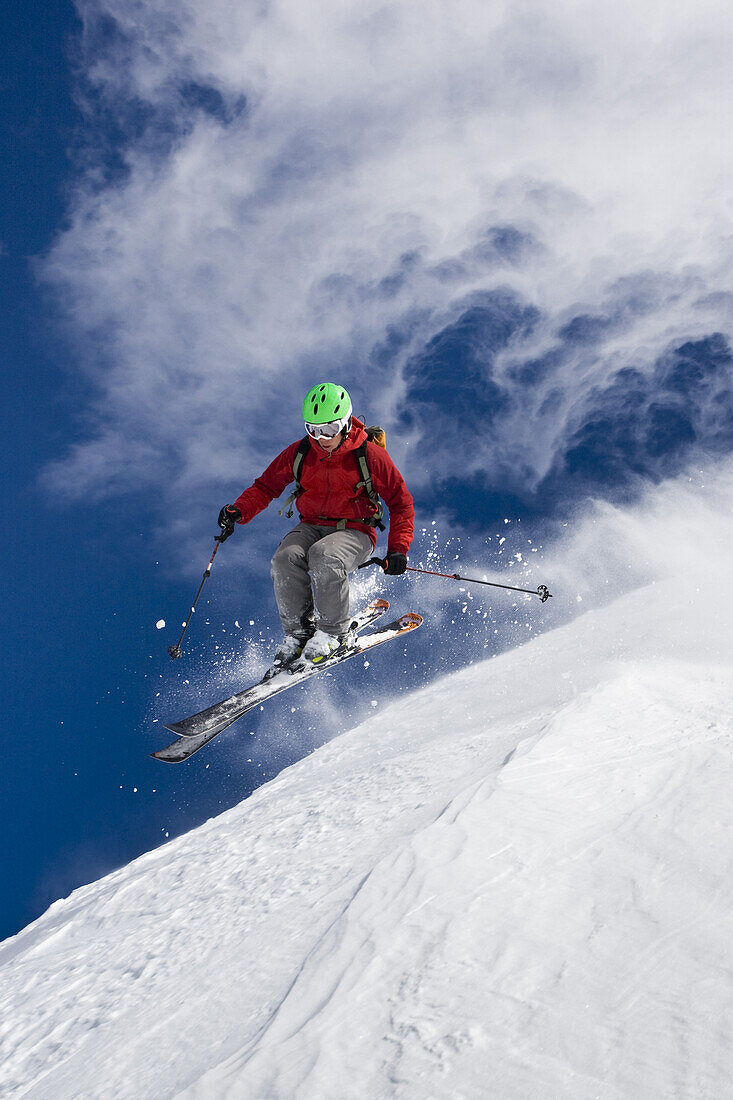 Skifahrer im Sprung, Stockhorn, Zermatt, Kanton Wallis, Schweiz