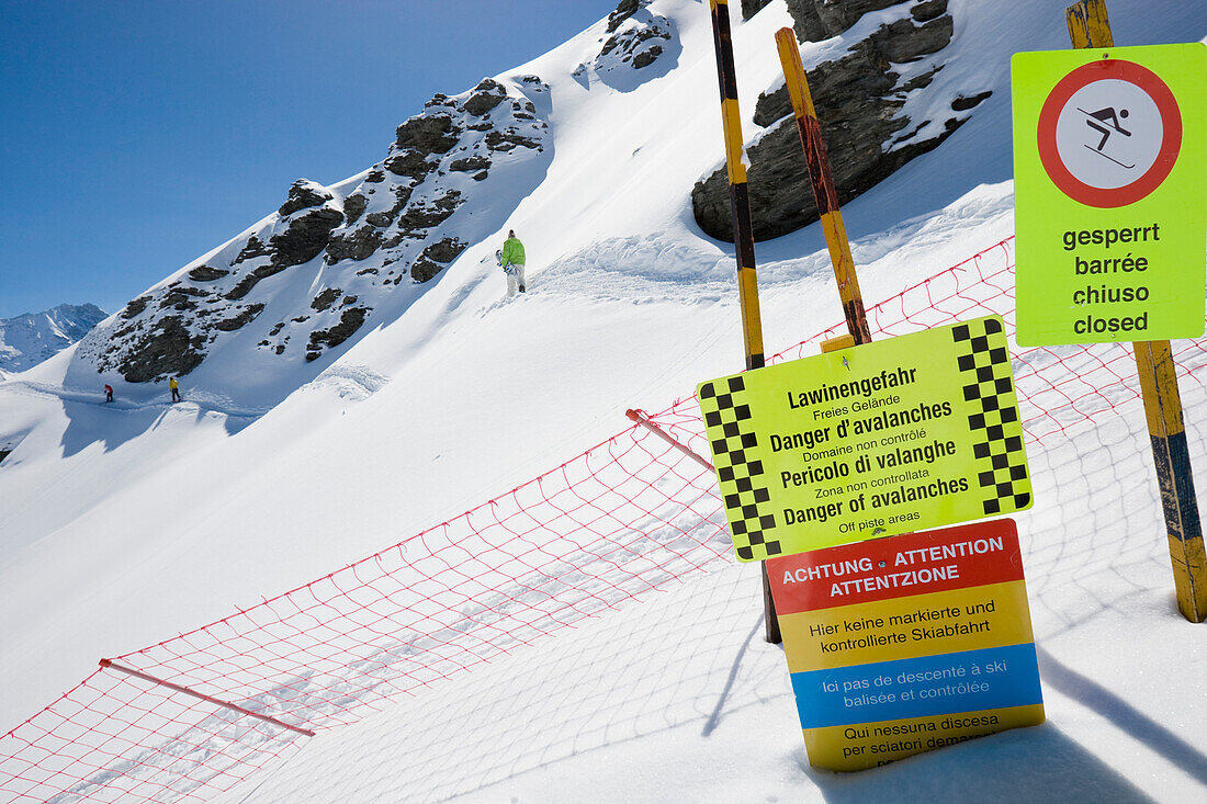 Domaine de Freeride, Zinal, barriers and avalanche warning signs, canton Valais, Wallis, Switzerland, Alps, MR