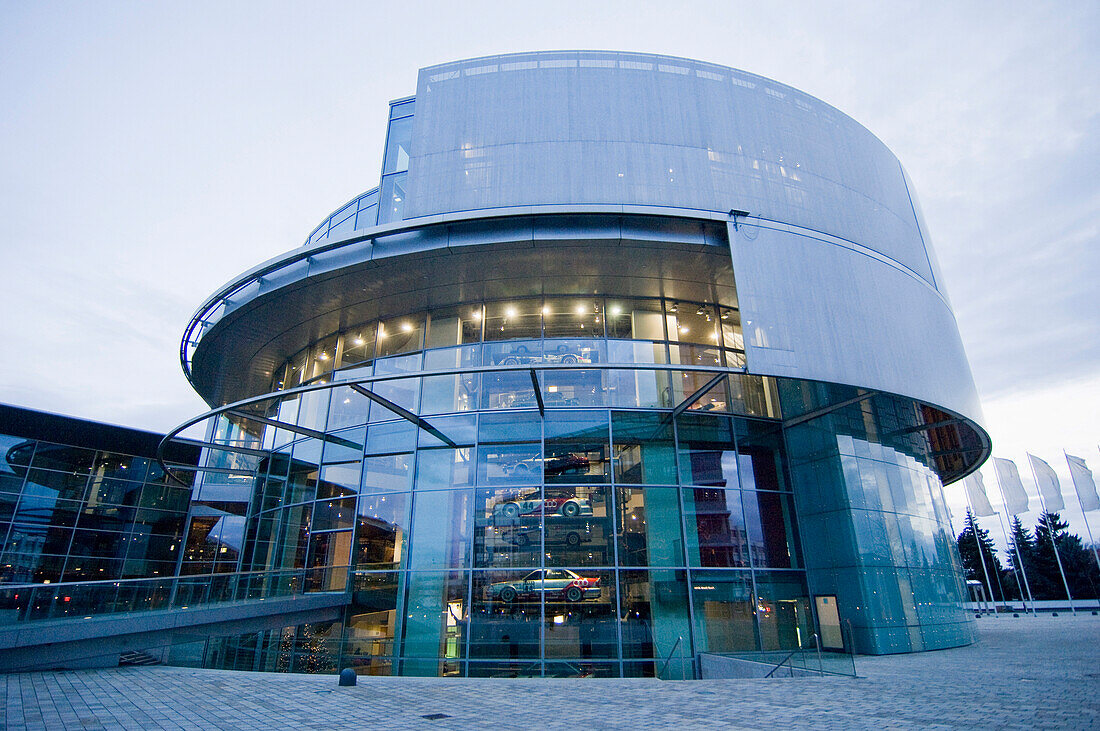 Audi Museum, Rundes Gebäude, Ingolstadt, Bayern, Deutschland