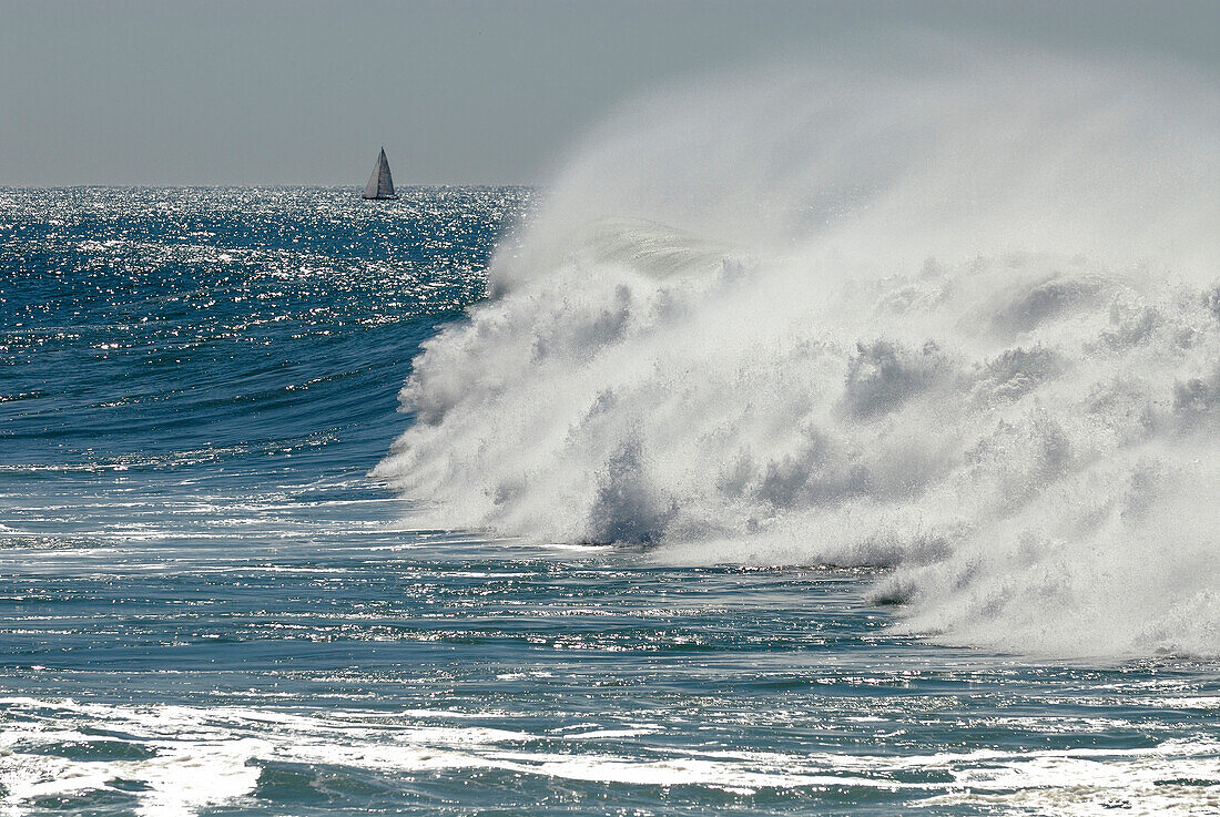 Waves breaking, near Guincho Beach, Costa de Lisboa, District of Lisbon, Estremadura, Portugal, Atlantic