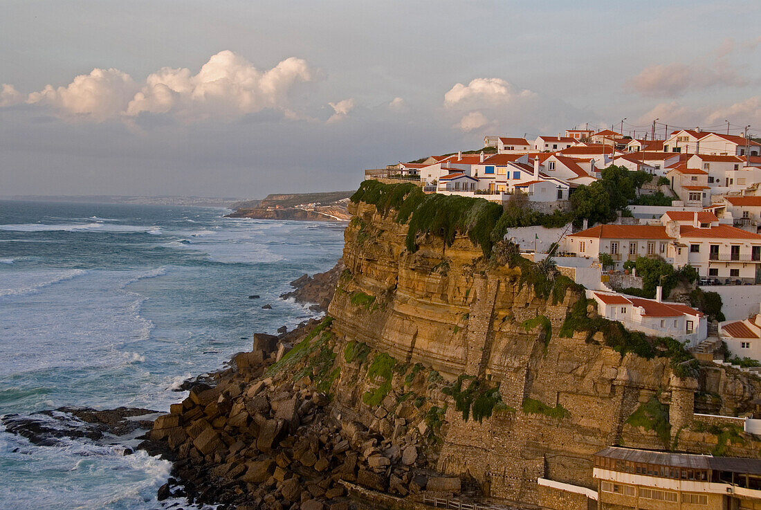 Coastal village with steep cliffs, Azenhas do Mar, Azenhas do Mar, Costa de Lisboa, Estremadura, Portugal