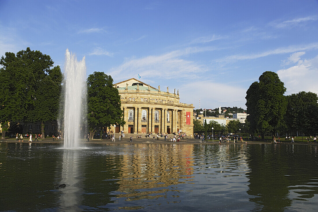 Blick über den Eckensee zum Staatstheater, Stuttgart, Baden-Württemberg, Deutschland