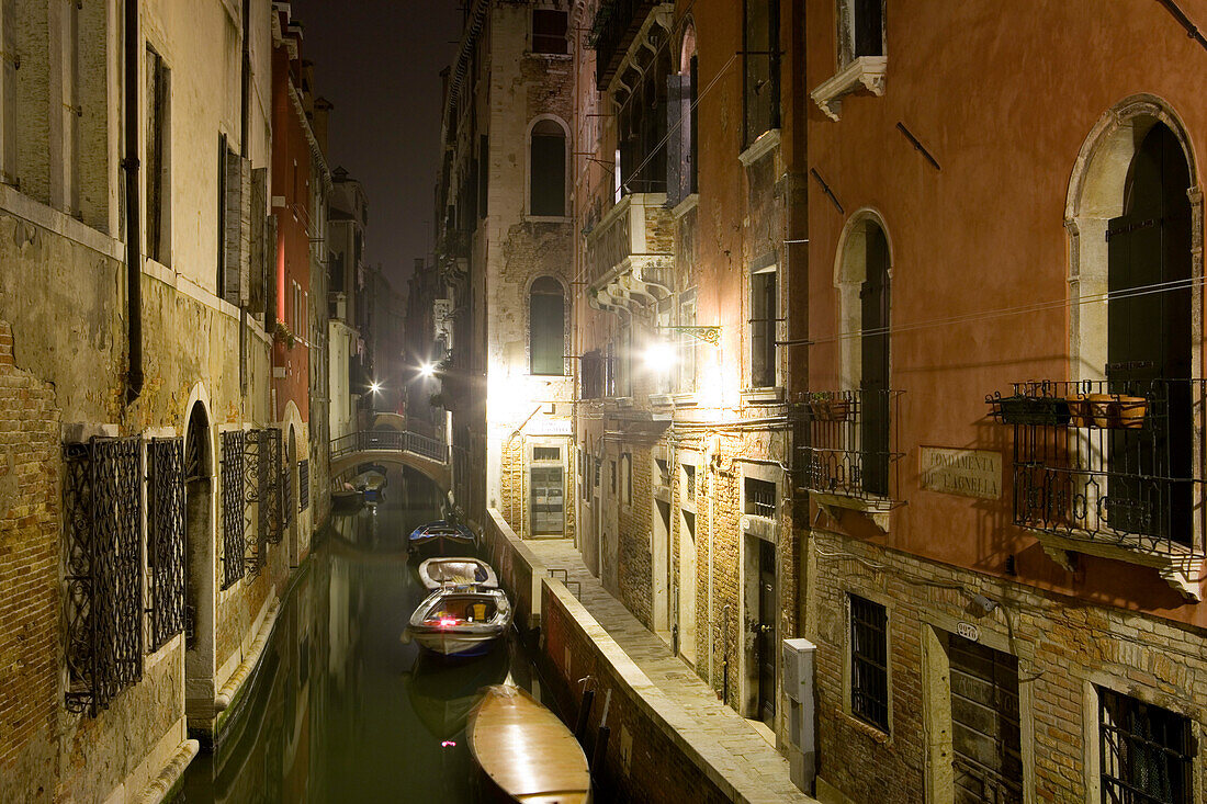 Houses along a narrow canal, Fondamenta de L' agnella, Venice, Italy, Europe