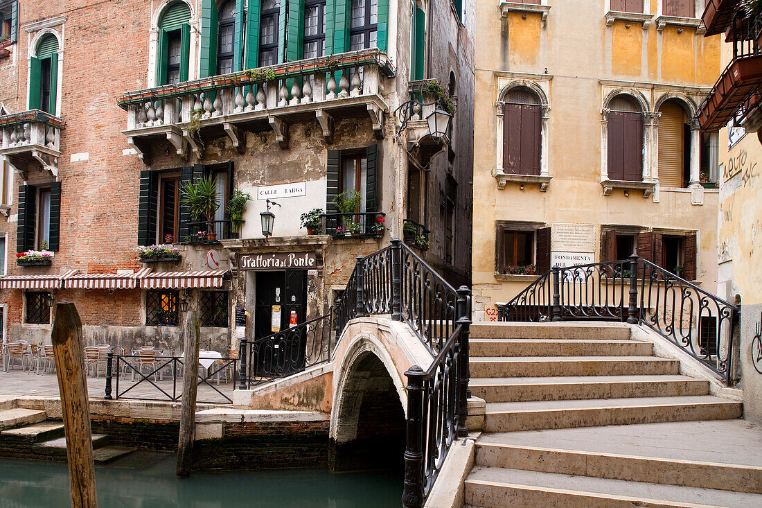 Trattoria al Ponte at the Calle Larga, Venice, Italy, Europe