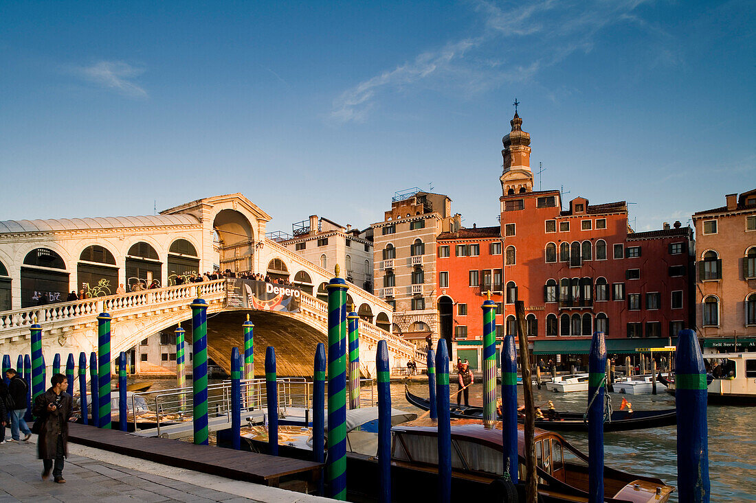 Blick auf die Rialto Brücke, Venedig, Italien, Europa