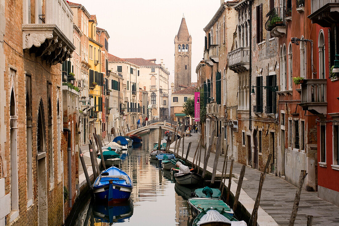 Häuser am Kanal entlang, Fondamenta Geradini, Venedig, Italien, Europa