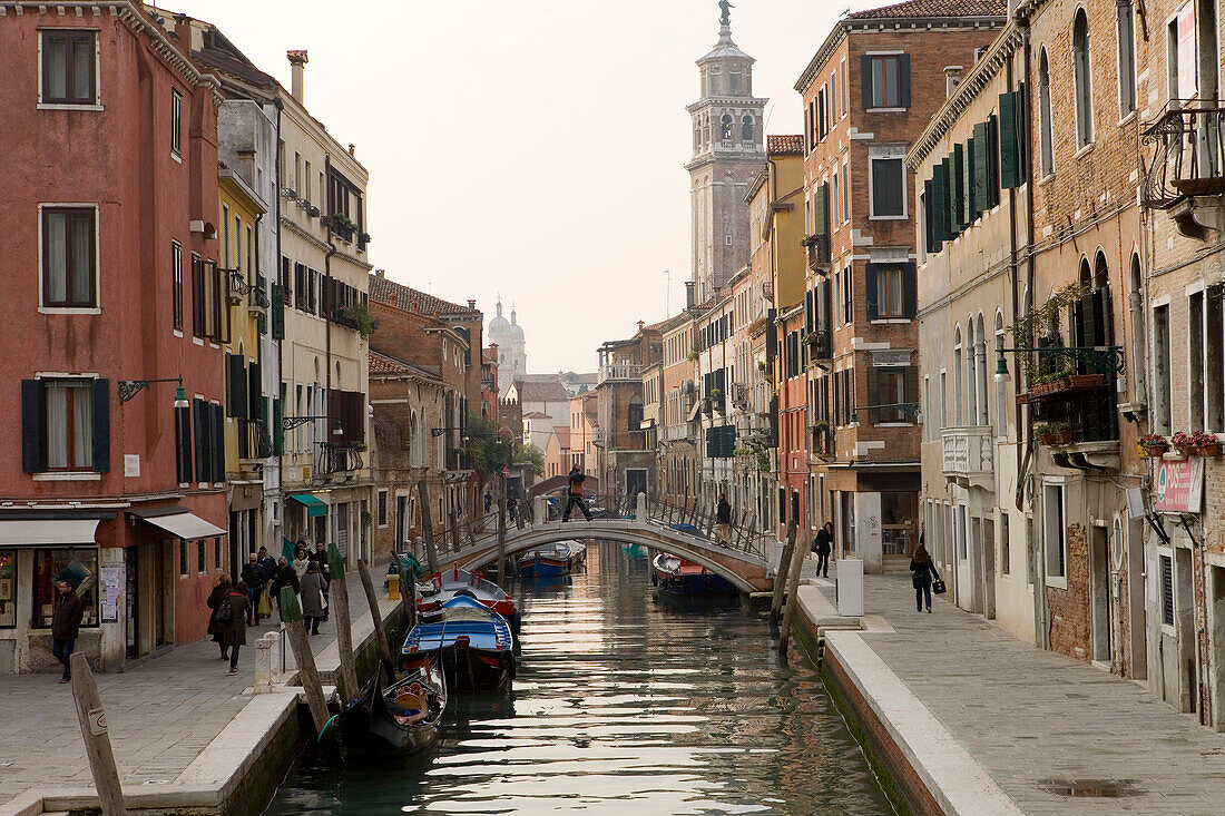 Houses along a narrow canal, View from Ponte San Barnaba to Fondamenta Alberti, Venice, Italy, Europe
