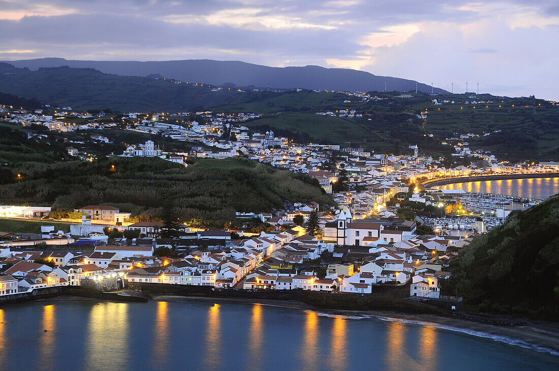 Hafen von Horta im Abendlicht, Insel Faial, Azoren, Portugal