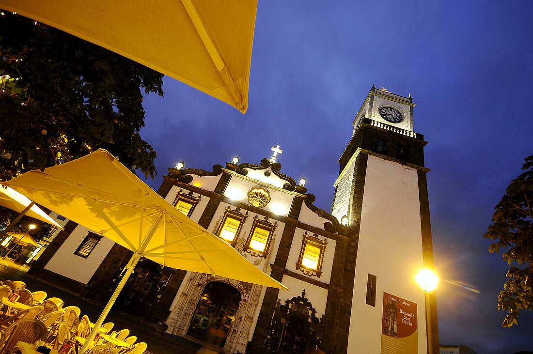 Kirche Matriz de Sao Sebastiao bei Nacht, Ponta Delgada, Insel Sao Miguel, Azoren, Portugal