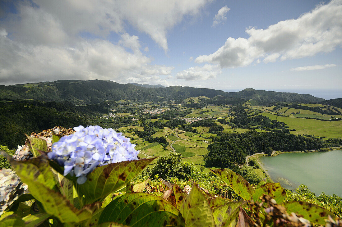 Lagoa das Furnas im Ostteil der Insel Sao Miguel, Azoren, Portugal