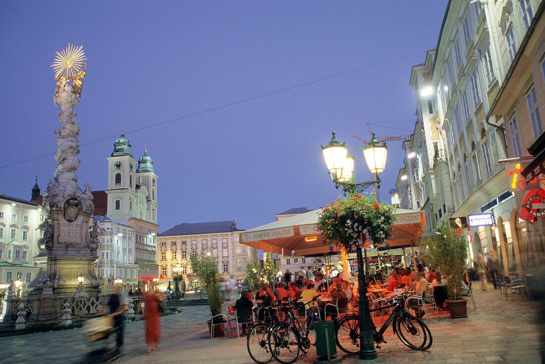 Main square with plague column in the evening light, Trinity Column, Linz, Upper Austria, Austria
