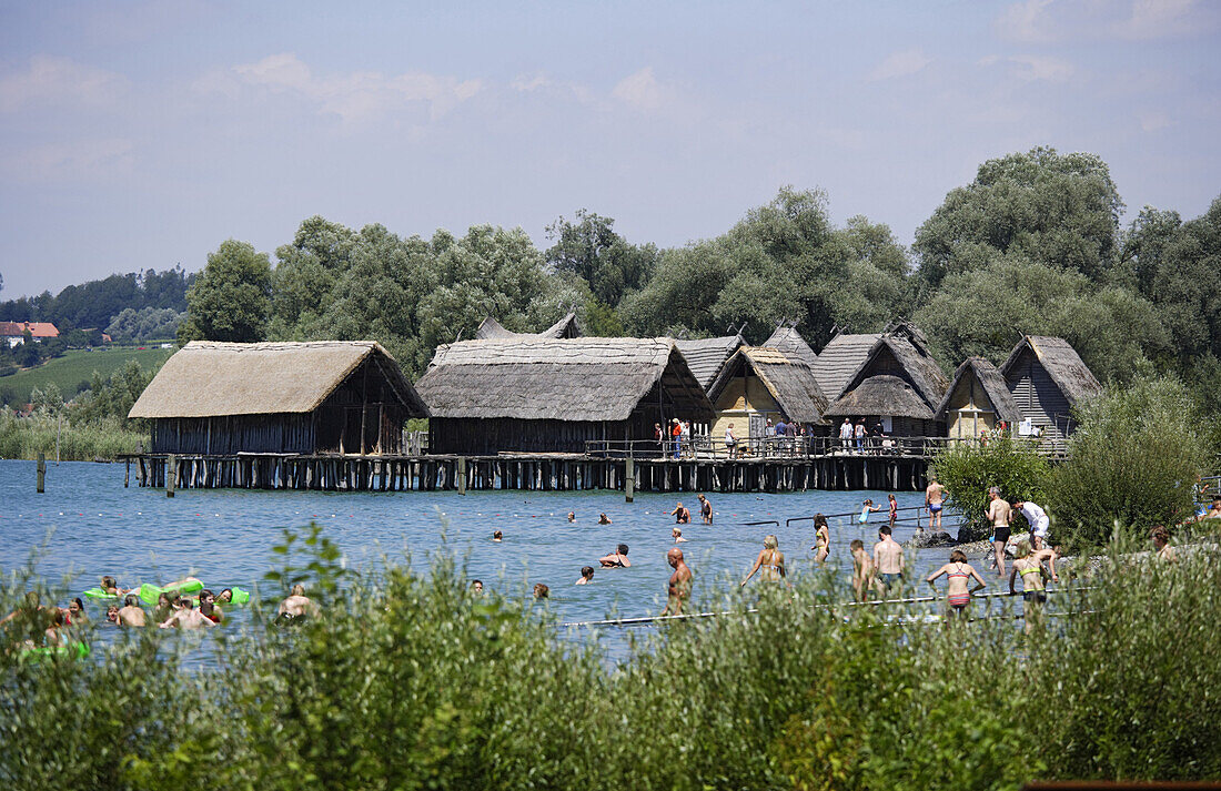 Freibad beim Pfahlbaumuseum Unteruhldingen, Uhldingen-Mühlhofen, Baden-Württemberg, Deutschland