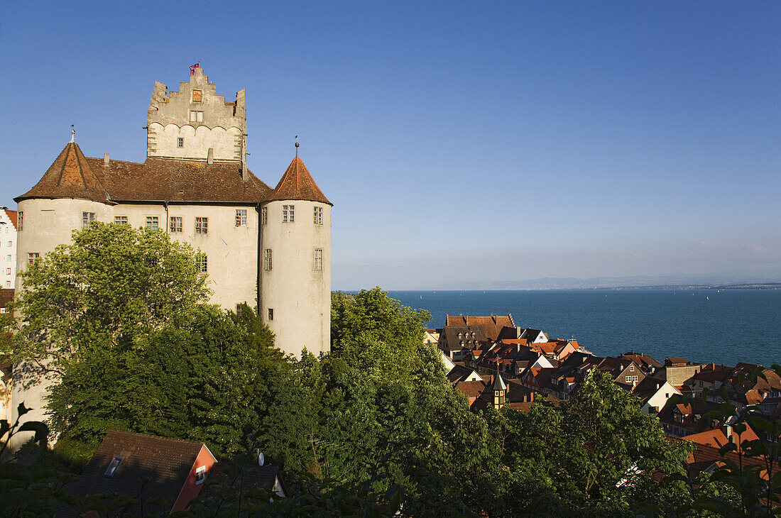 Blick vom Bodensee auf Meersburg mit Burg, Baden-Württemberg, Deutschland