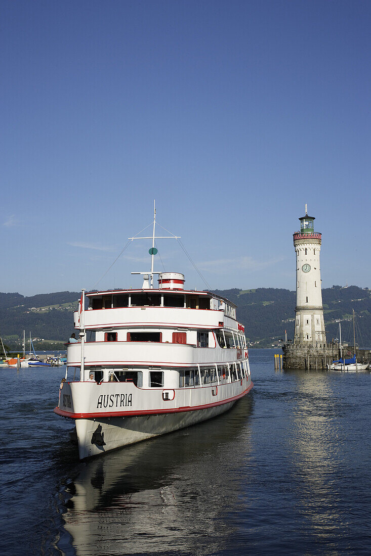 Excursion Ship, Port entrance with New Lindau Lighthouse, Lindau, Bavaria, Germany