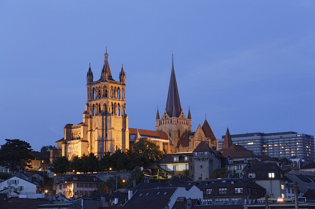 Kathedrale Notre Dame im Abendlicht, Lausanne, Kanton Waadt, Schweiz